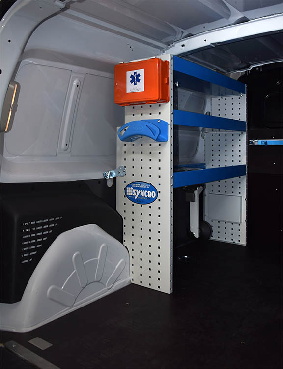 Kangoo con scaffalatura e accessori Syncro Prato