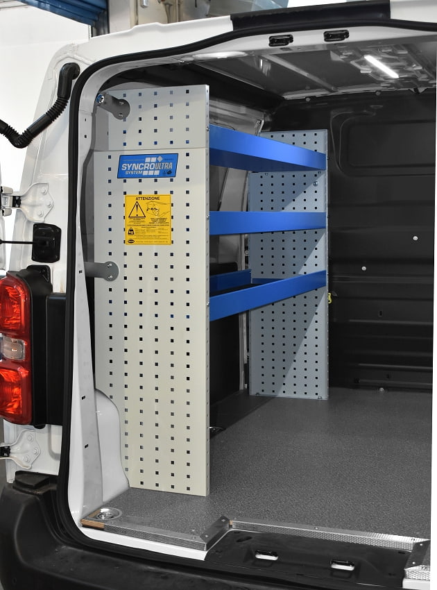 Vivaro 2019 con arredi Syncro da Syncro Prato