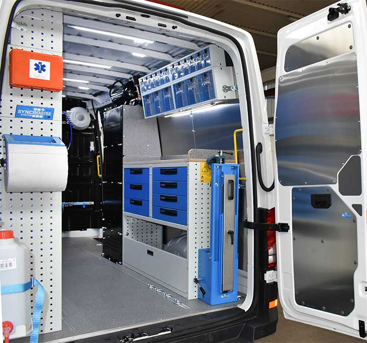 Primastar 2023 con coperture per la carrozzeria Syncro Prato