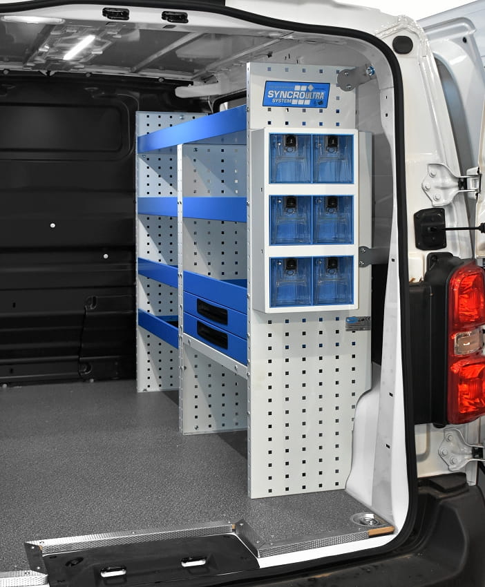 Vivaro 2019 con ripiani di scaffalatura aperti Syncro Prato