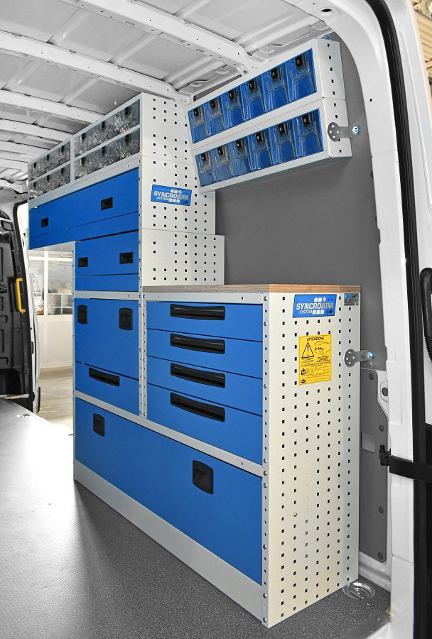Parete sinistra con banco da lavoro per MAN TGE L4H3 da Syncro System Prato