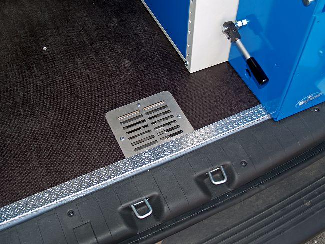 pozzetto di ventilazione per furgone a Syncro Prato