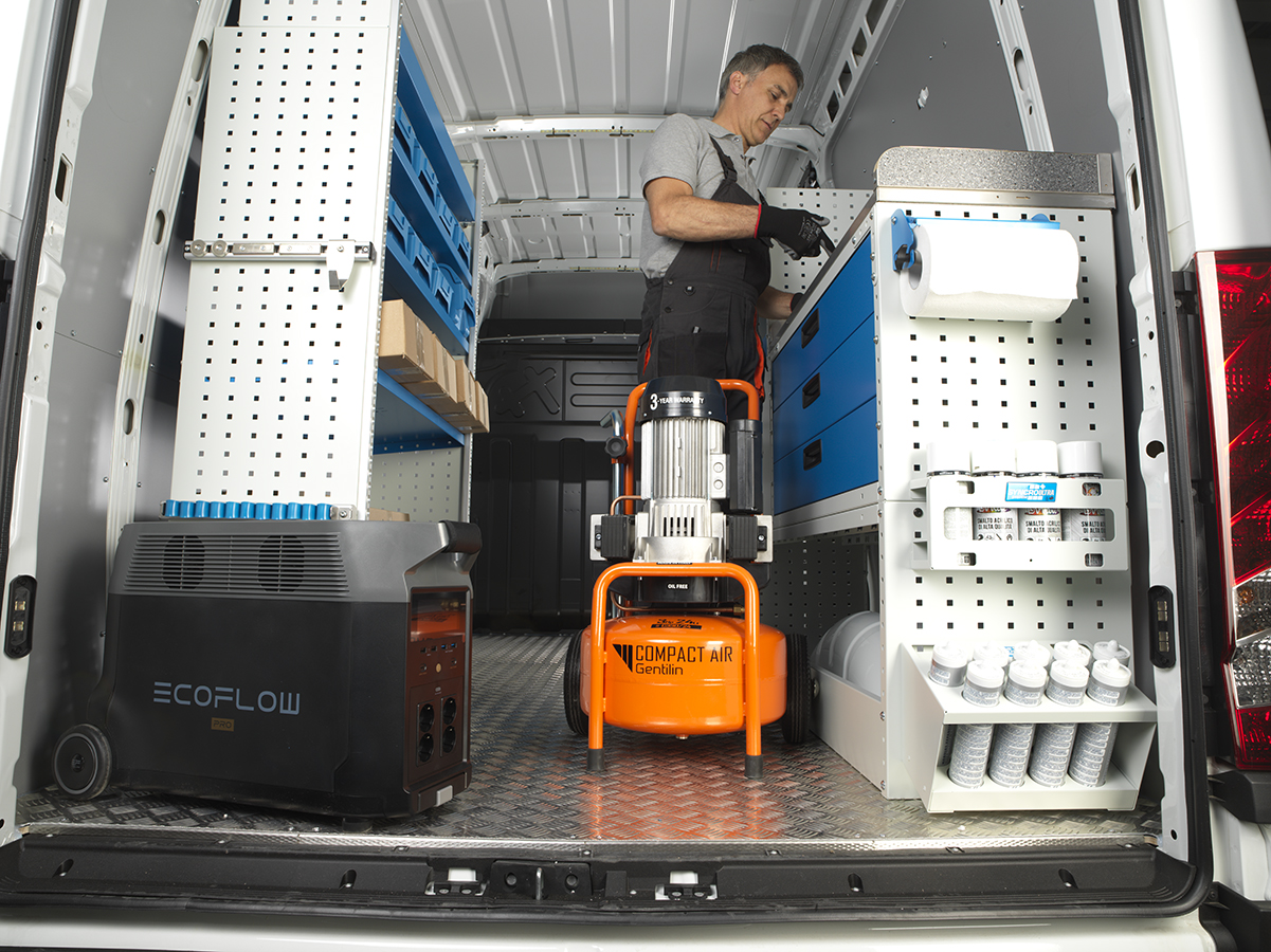 Ecoflow con utensili sul furgone Syncro Prato