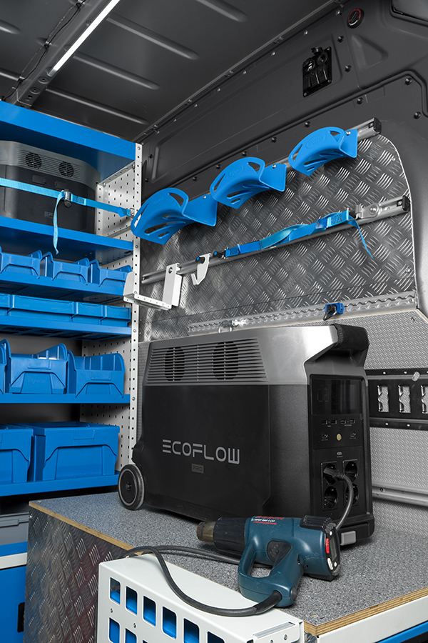 Ecoflow con utensili sul furgone Syncro Prato
