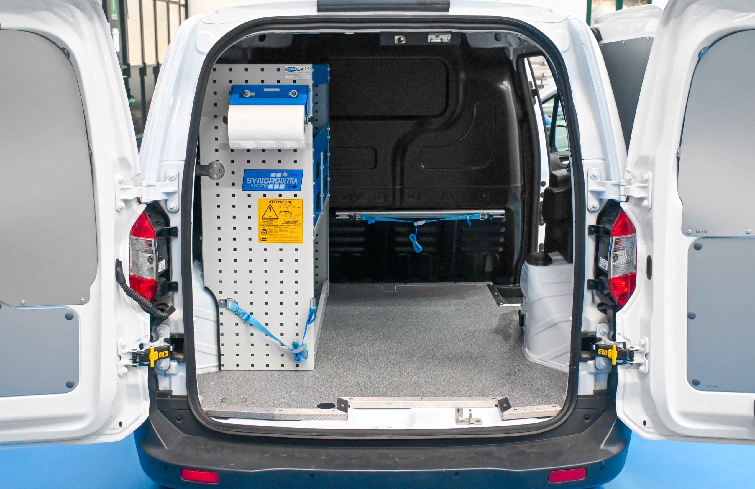 Courier con arredi Syncro Prato